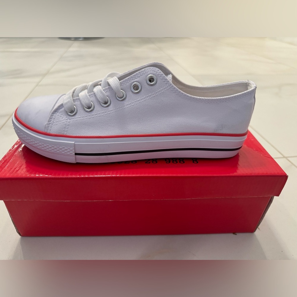 Converse chuck taylor style sneakers size 9 men unisex